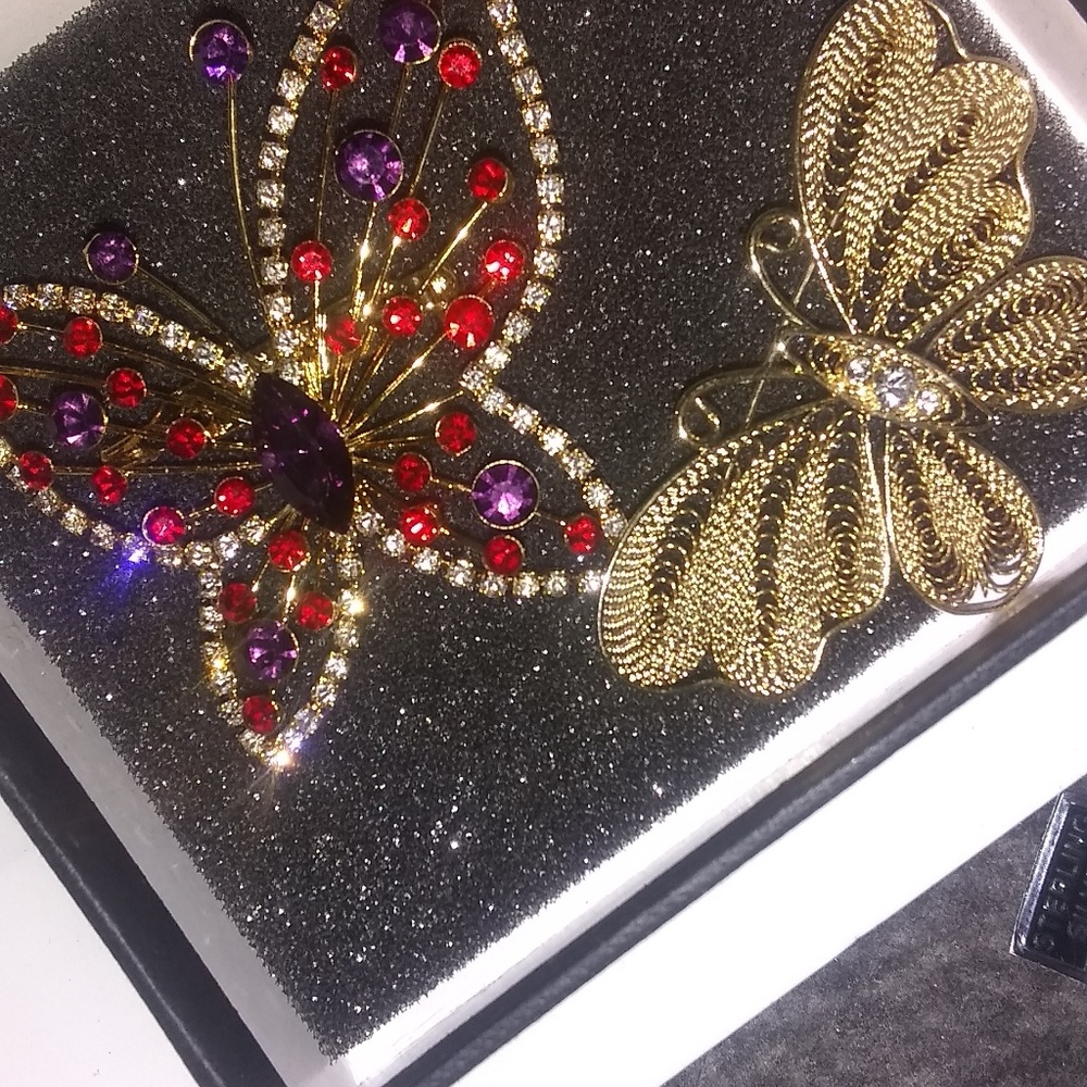 Brooches - Picture 5 of 5